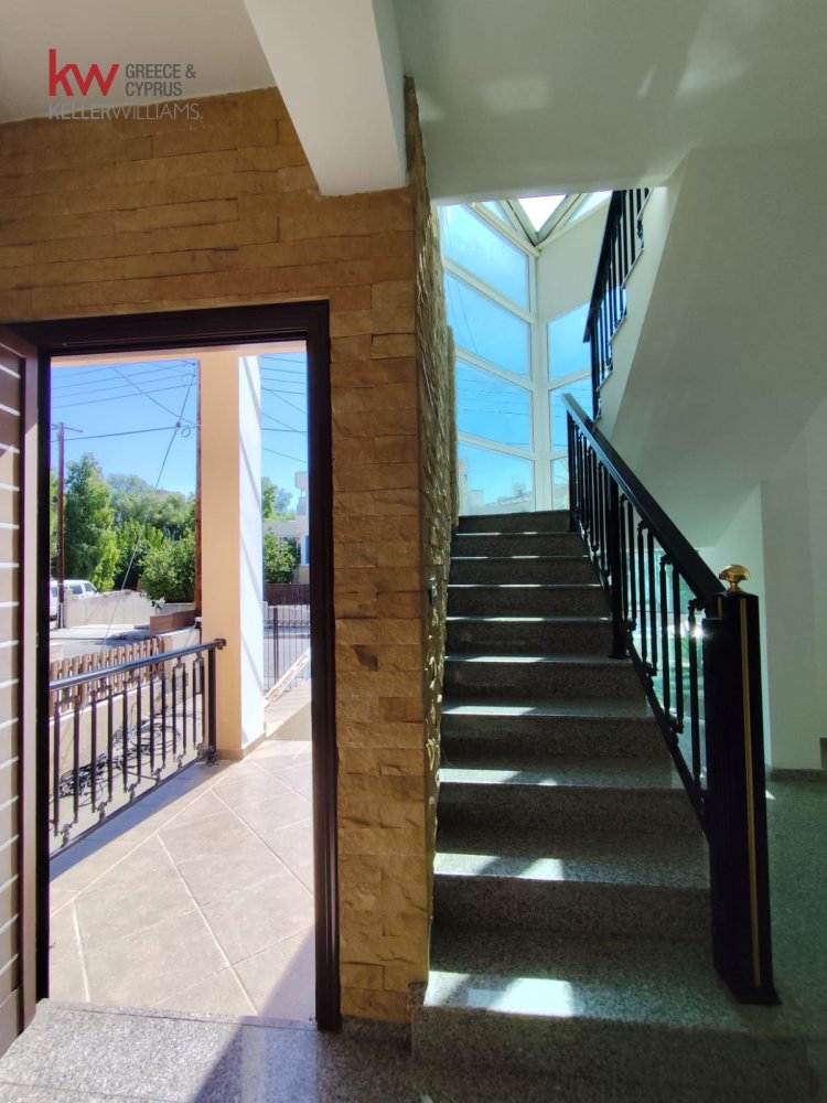 5 bedrooms Villa in Latsia, Nicosia, Cyprus No. 40574