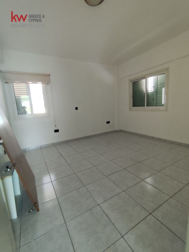 5 bedrooms Villa in Latsia, Nicosia, Cyprus No. 40574