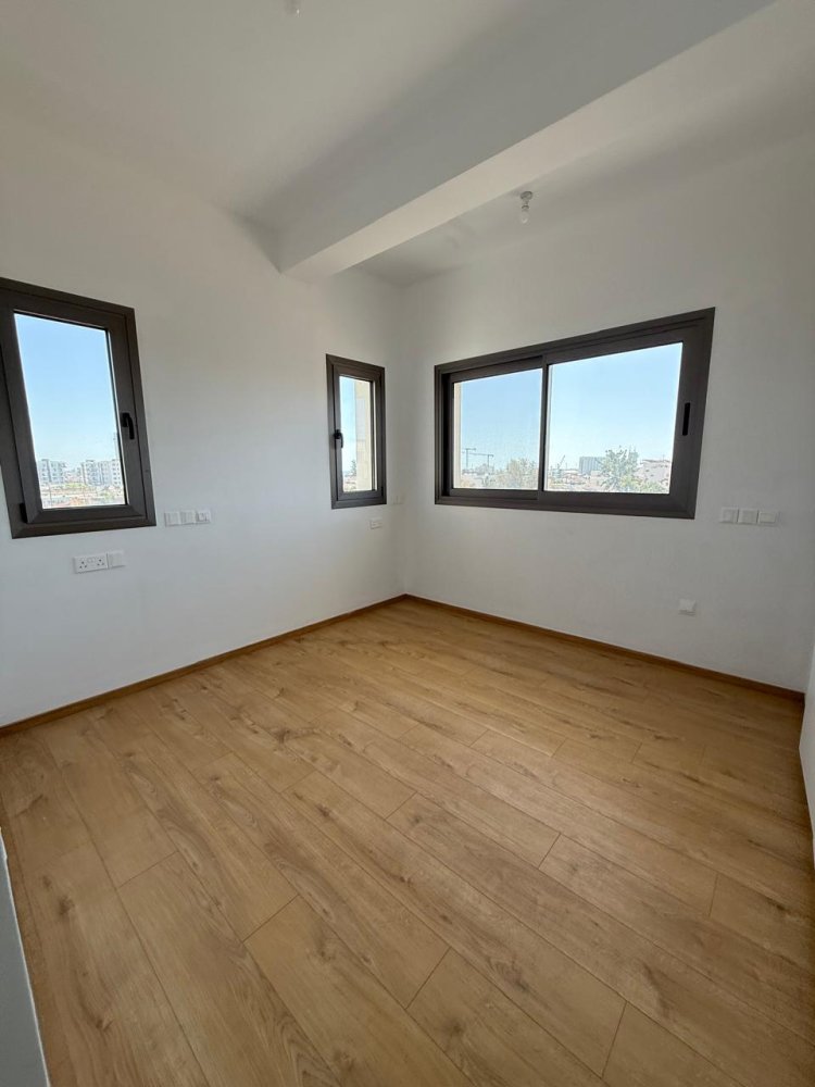 2 bedrooms Penthouse in Zakaki, Limassol, Cyprus No. 62135