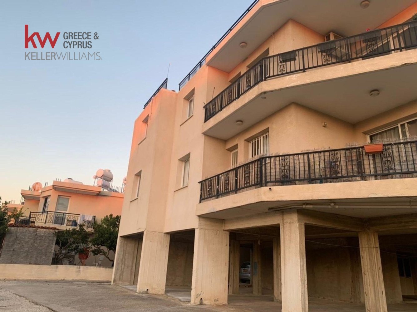 649m2 Building in Paphos, Cyprus No. 61146