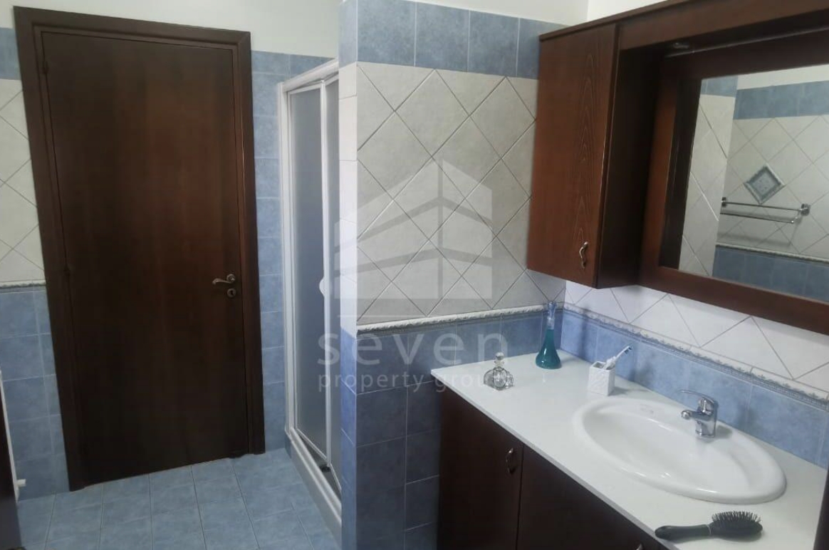 Вилла с 5 спальнями в Арадипу, Ларнака, Кипр № 40144