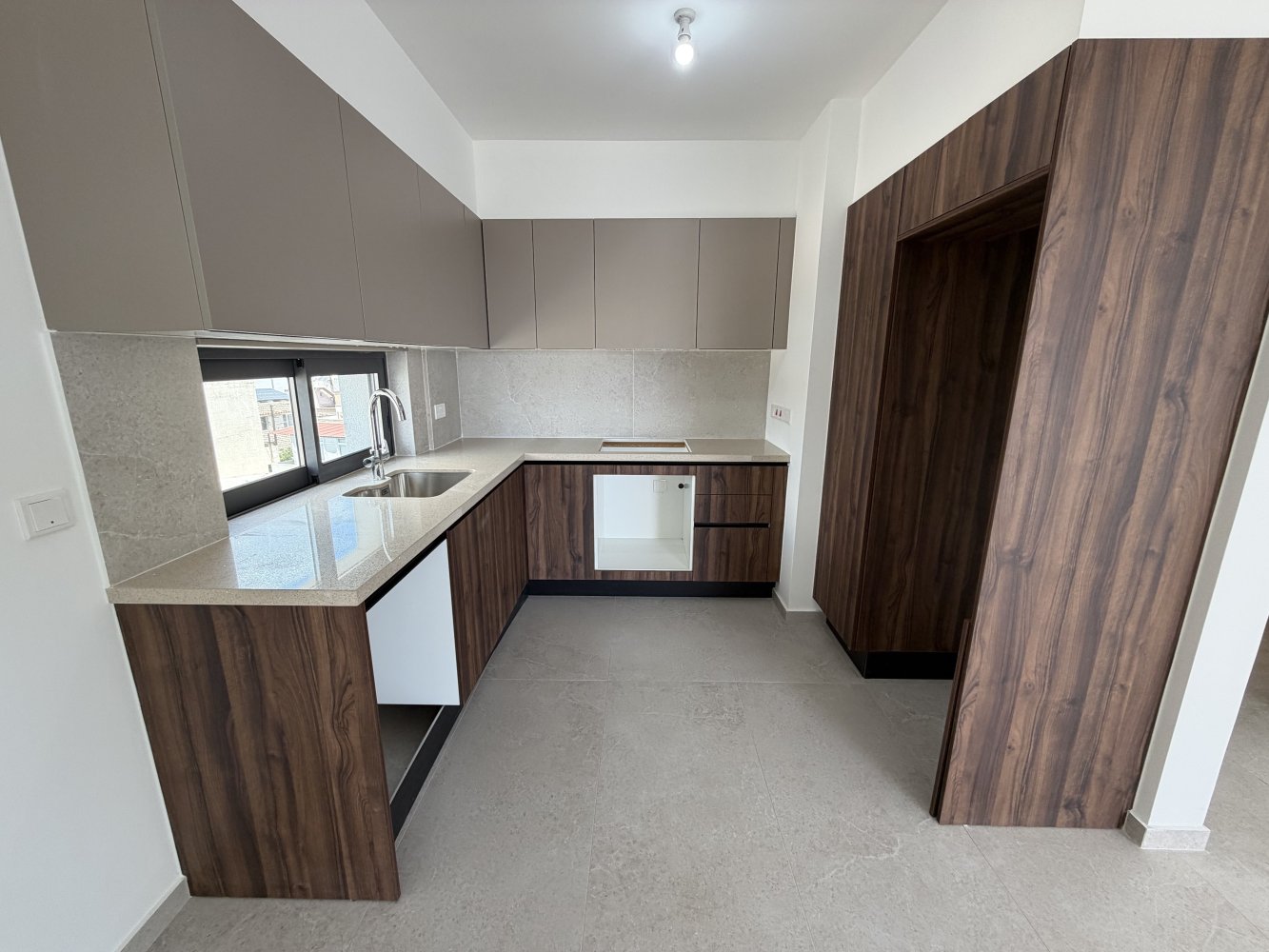2 bedrooms Apartment in Larnaca, Larnaka, Cyprus No. 62296