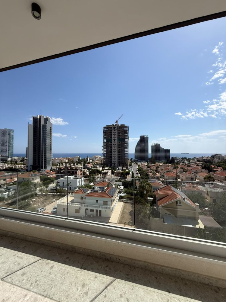 3 bedrooms Apartment in Germasogeia, Limassol, Cyprus No. 62034