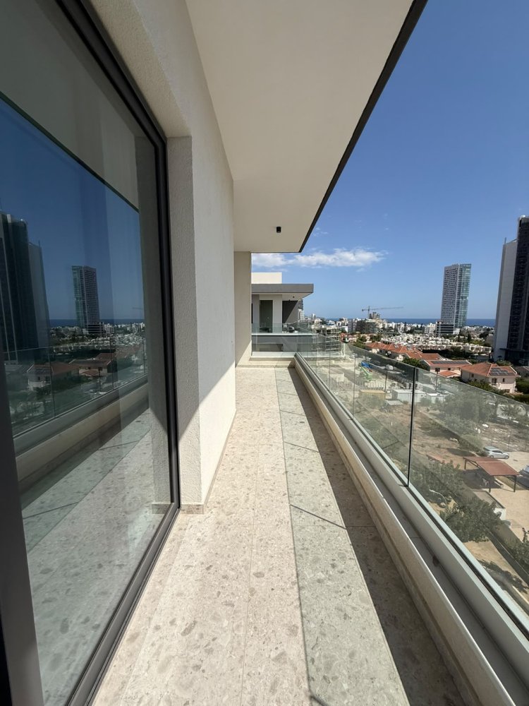 3 bedrooms Apartment in Germasogeia, Limassol, Cyprus No. 62034