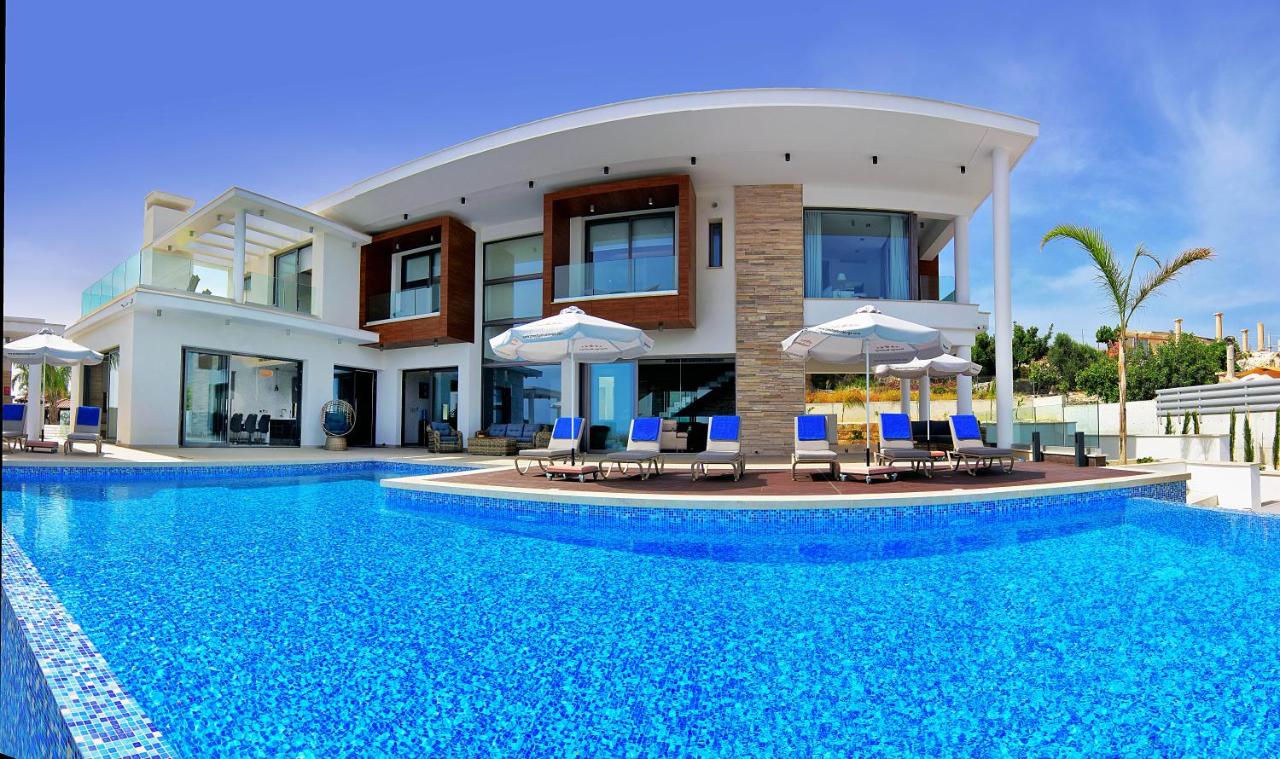 5 bedrooms Villa in Pegeia, Paphos, Cyprus No. 60418