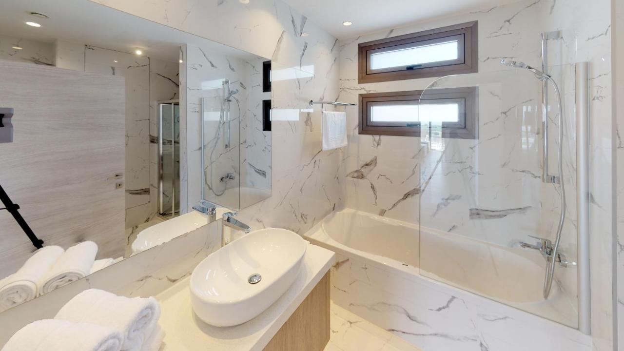 5 bedrooms Villa in Pegeia, Paphos, Cyprus No. 60418