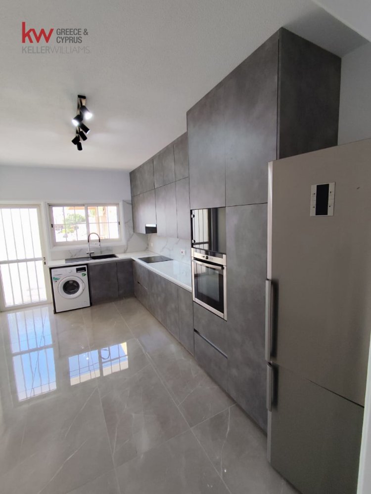 Квартира с 3 спальнями в Ларнака, Кипр № 40127