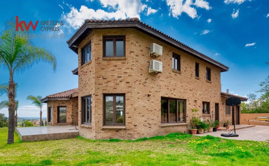 4 bedrooms Villa in Anglisides, Larnaka, Cyprus No. 39872