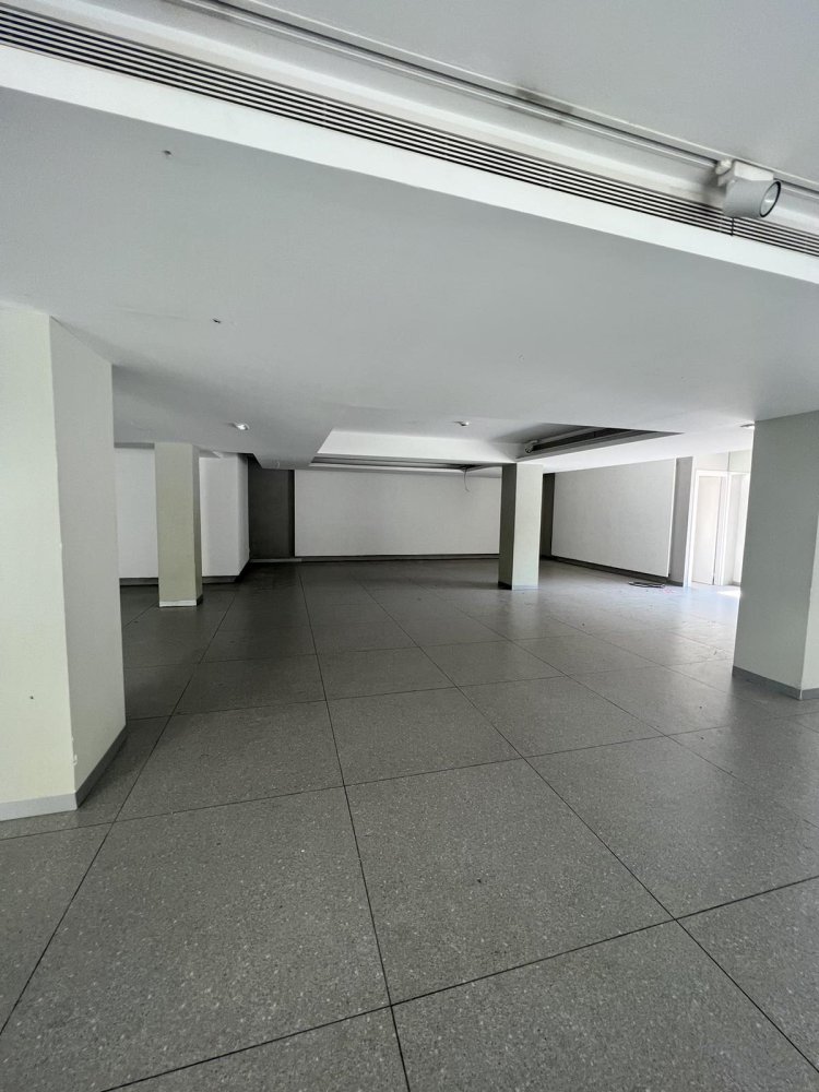 Коммерческая недвижимость 650м2 в Ларнака, Кипр № 40338