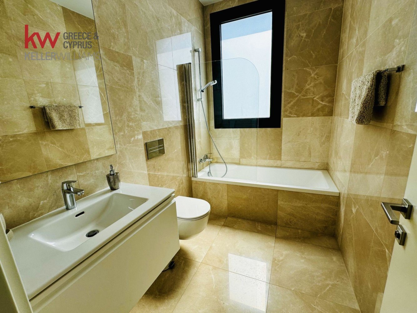 3 dormitorios Apartamento en Paphos, Chipre No. 61136