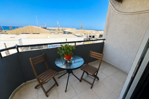 2 bedrooms Apartment in Larnaca, Larnaka, Cyprus No. 62564