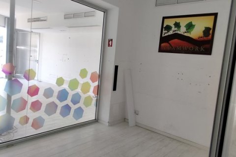 6 pièces Bureau à Nicosia, Chypre No. 40137