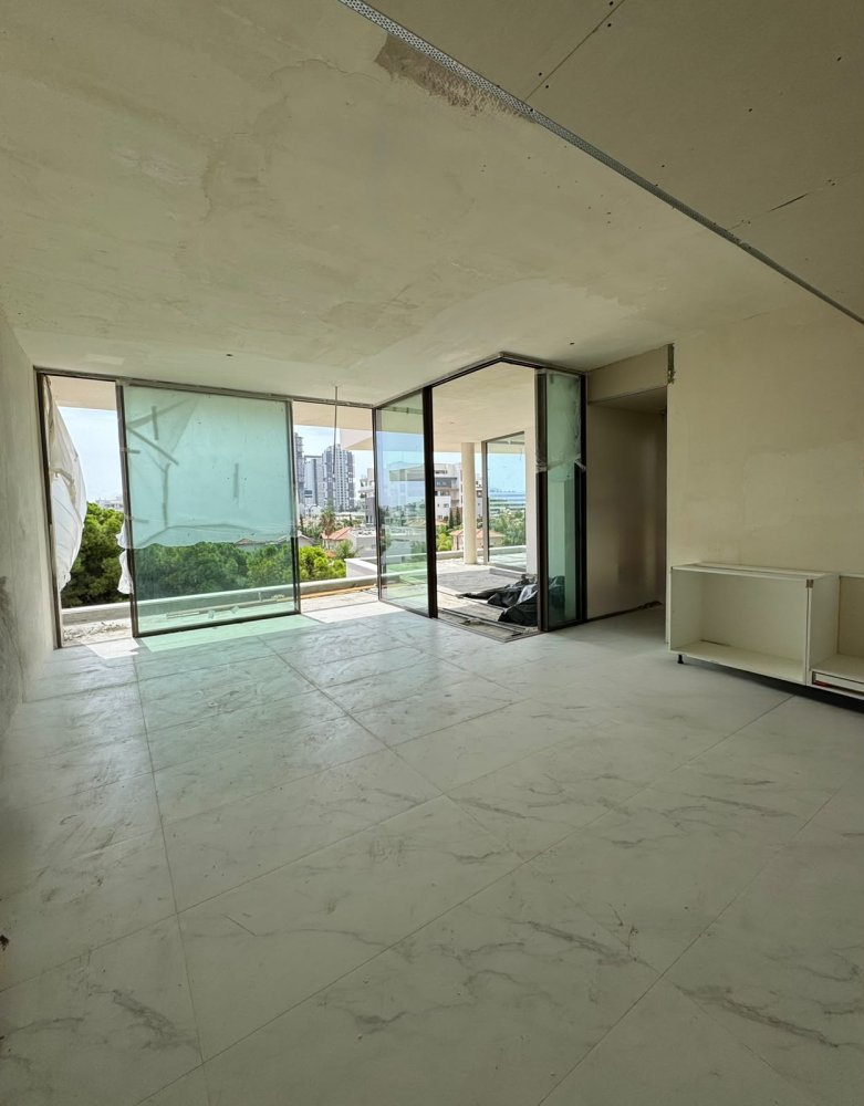 4 bedrooms Apartment in Germasogeia, Limassol, Cyprus No. 62676