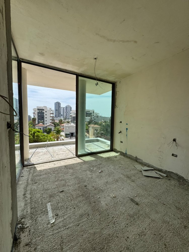 4 bedrooms Apartment in Germasogeia, Limassol, Cyprus No. 62676