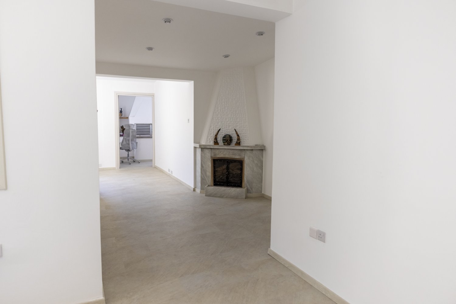 3 bedrooms Apartment in Larnaca, Larnaka, Cyprus No. 61450