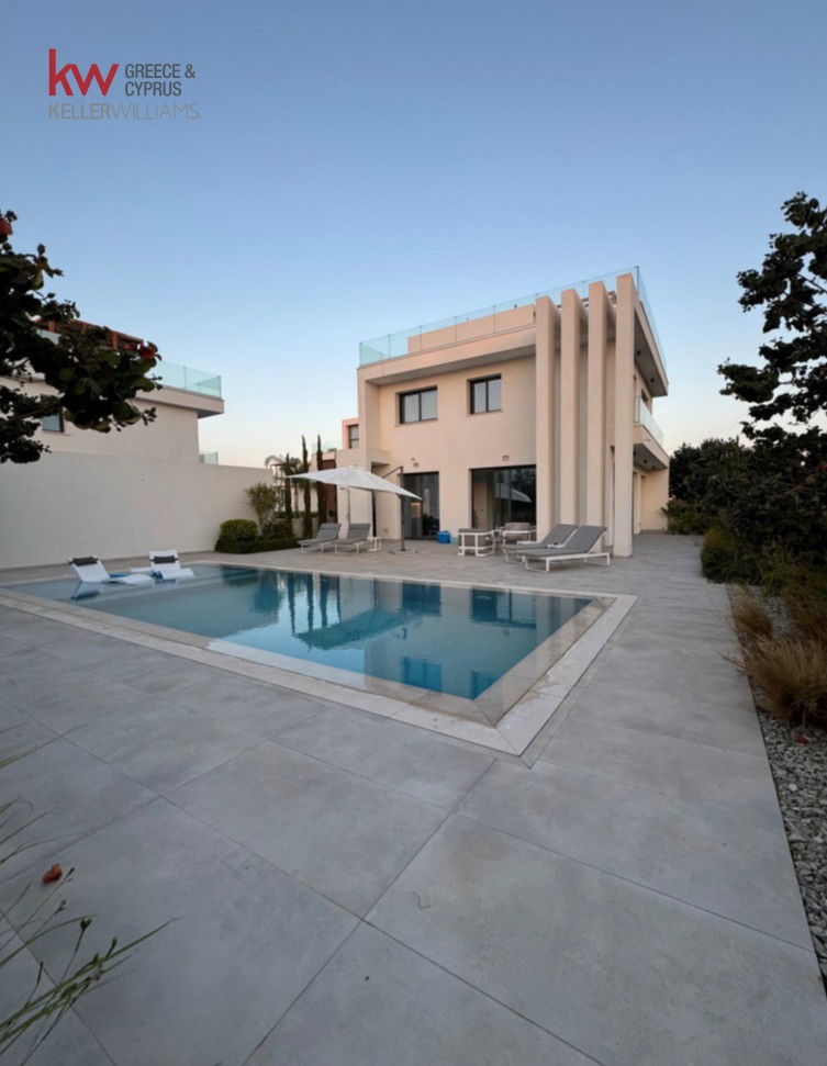 4 bedrooms Villa in Paralimni, Ammochostos, Cyprus No. 40205