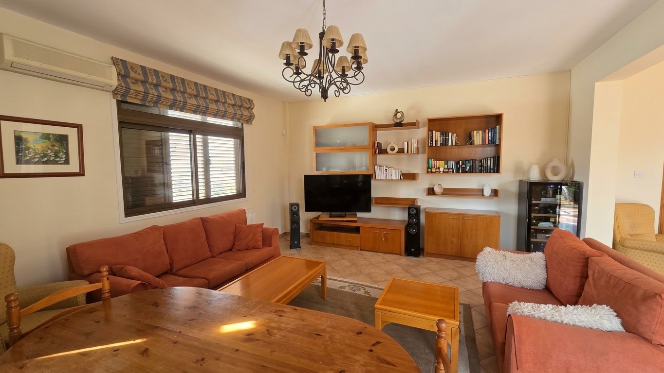 5 bedrooms Villa in Larnaca, Larnaka, Cyprus No. 62661