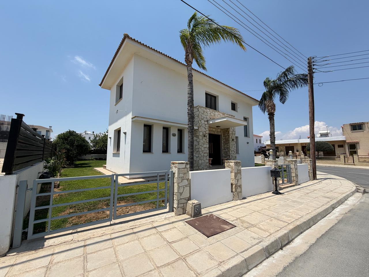 Вилла с 4 спальнями в Арадипу, Ларнака, Кипр № 40055
