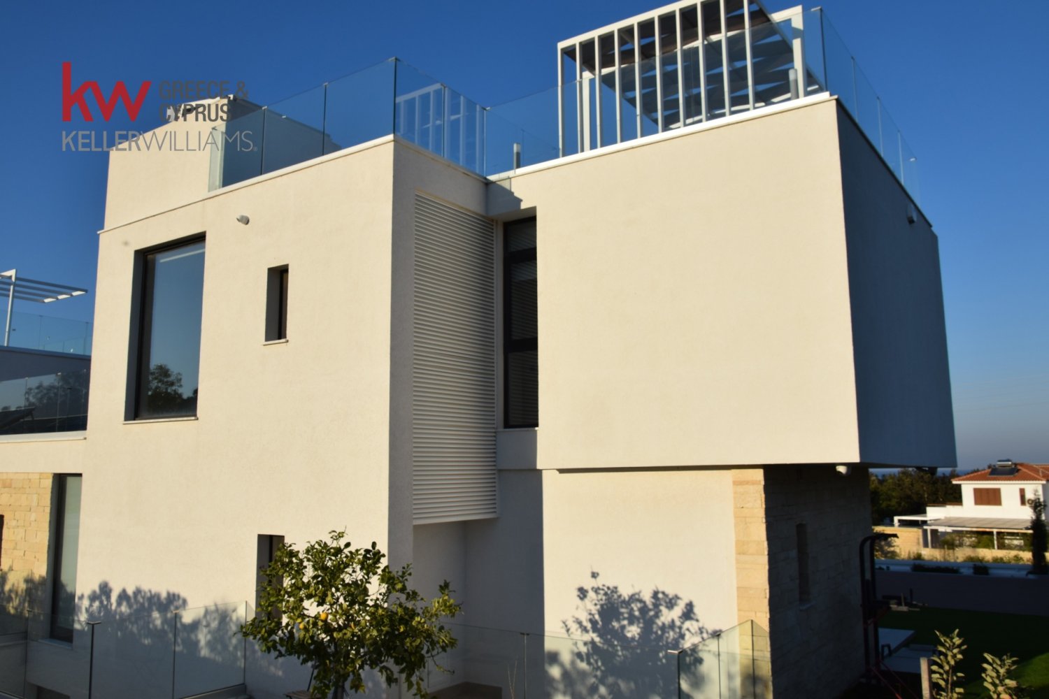 4 bedrooms Villa in Paralimni, Ammochostos, Cyprus No. 40573