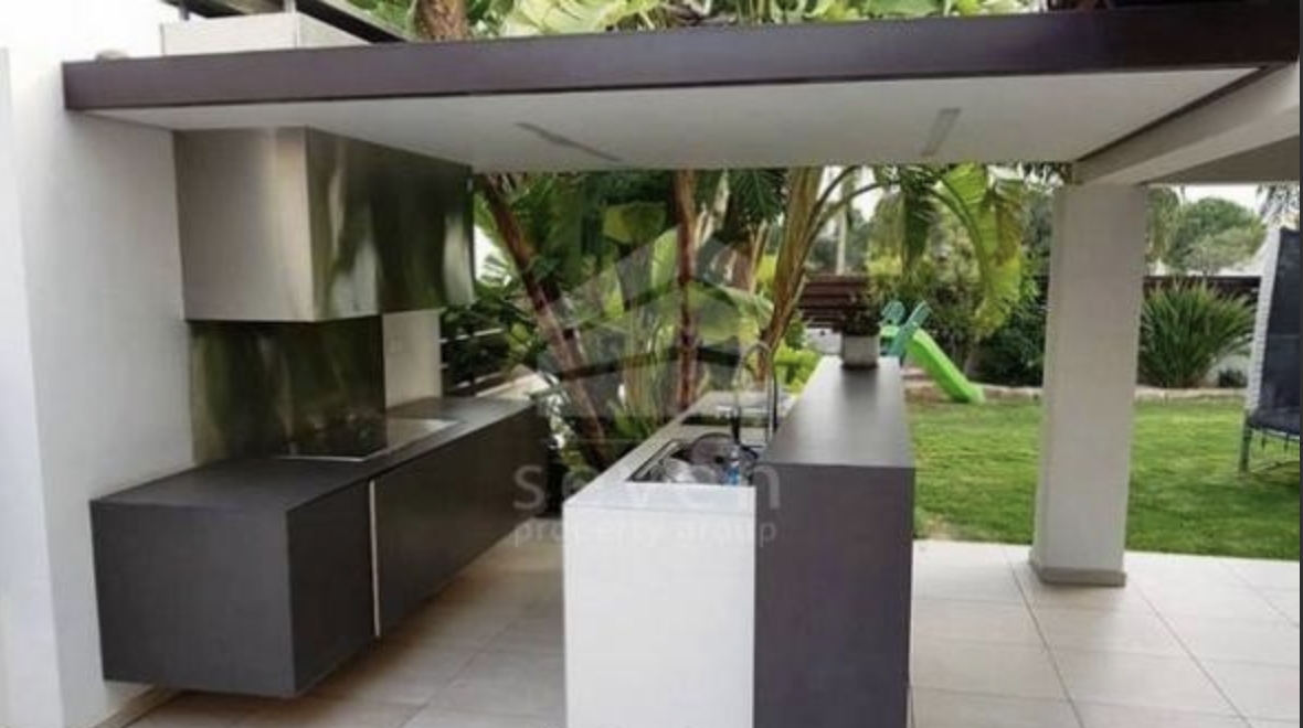 4 bedrooms Villa in Aradippou, Larnaka, Cyprus No. 40213