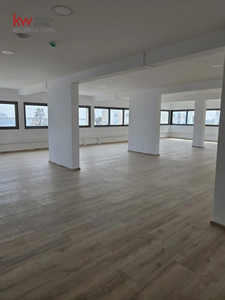 3 rooms Office in Larnaca, Larnaka, Cyprus No. 40496