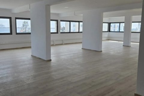 Офис с 3 комнатами в Ларнака, Кипр № 40496