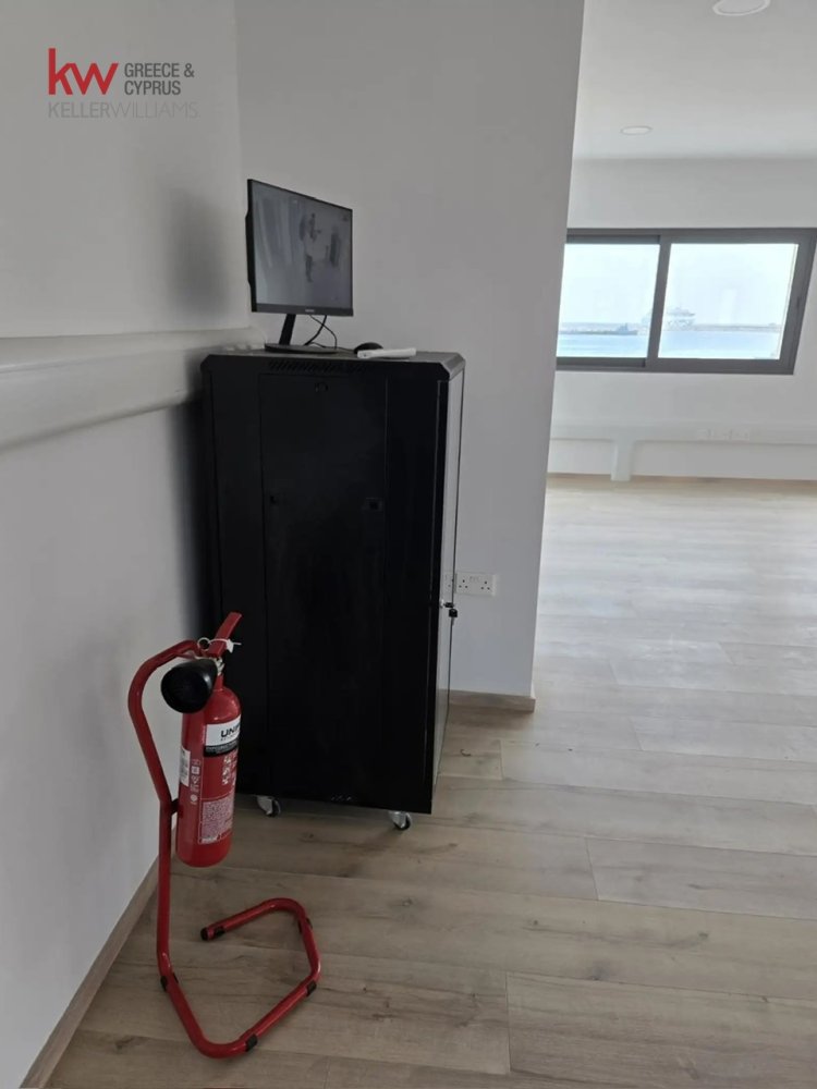 3 rooms Office in Larnaca, Larnaka, Cyprus No. 40496
