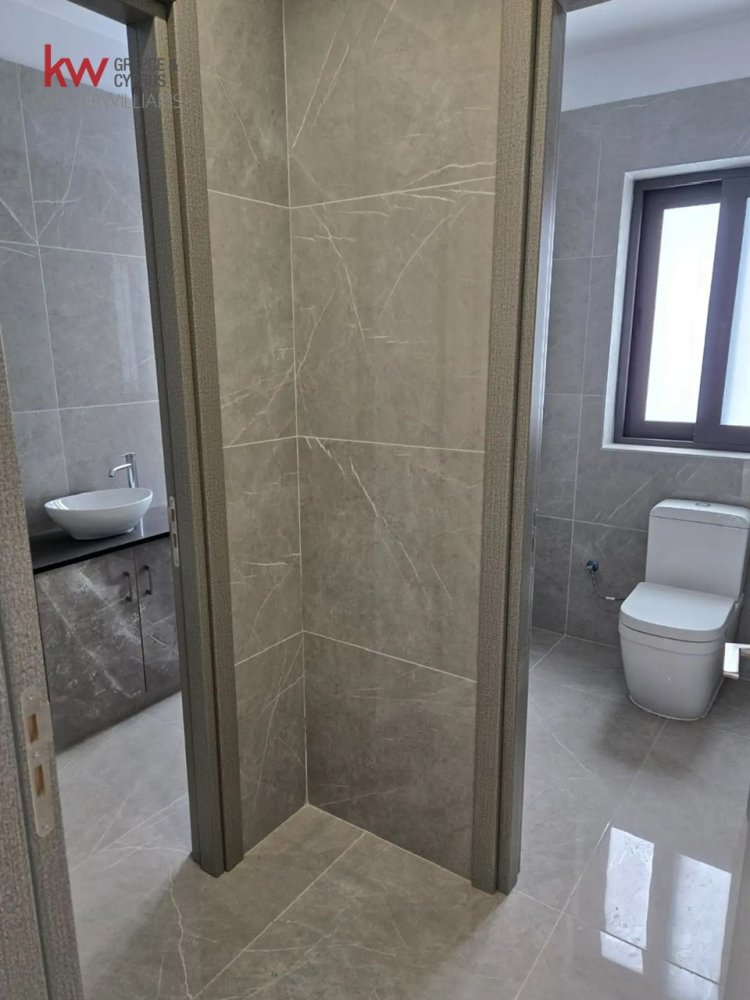 3 rooms Office in Larnaca, Larnaka, Cyprus No. 40496
