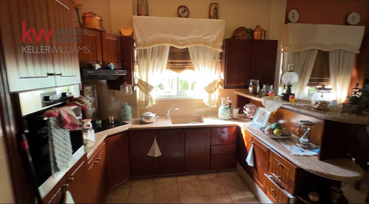 Вилла с 4 спальнями в Ларнака, Кипр № 40674