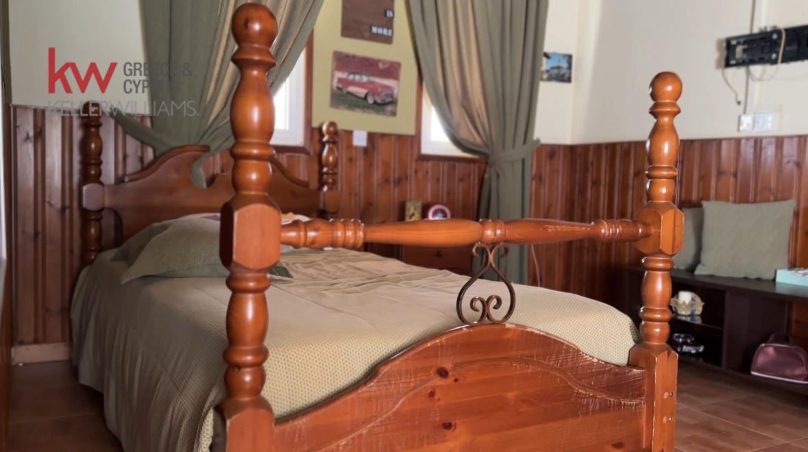 Вилла с 4 спальнями в Ларнака, Кипр № 40674
