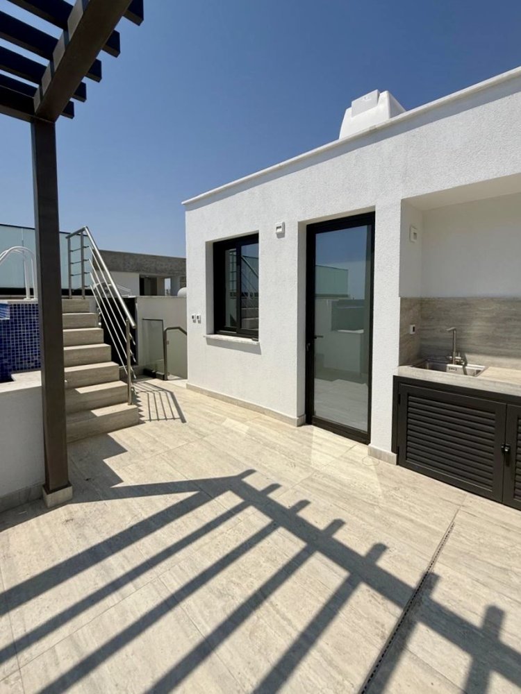 3 bedrooms Penthouse in Germasogeia, Limassol, Cyprus No. 62308