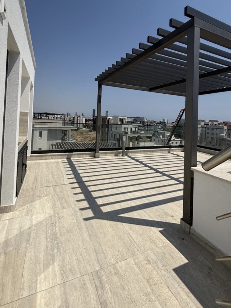 3 bedrooms Penthouse in Germasogeia, Limassol, Cyprus No. 62308