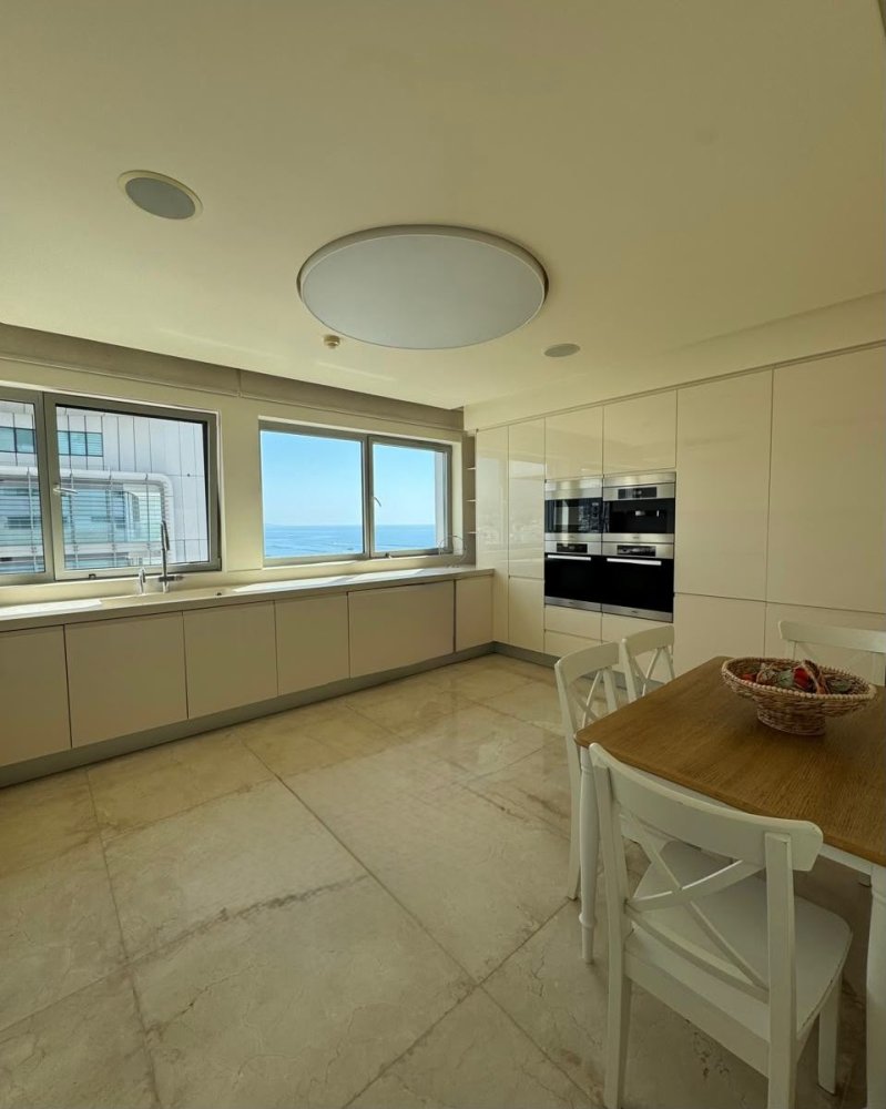 4 bedrooms Apartment in Neapolis, Limassol, Cyprus No. 62144