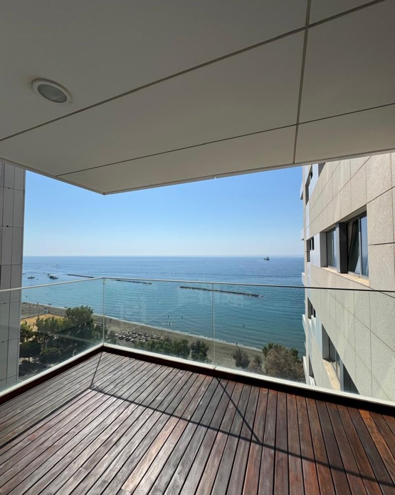 4 bedrooms Apartment in Neapolis, Limassol, Cyprus No. 62144