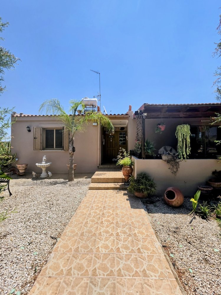 4 bedrooms Villa in Alassa, Limassol, Cyprus No. 61120