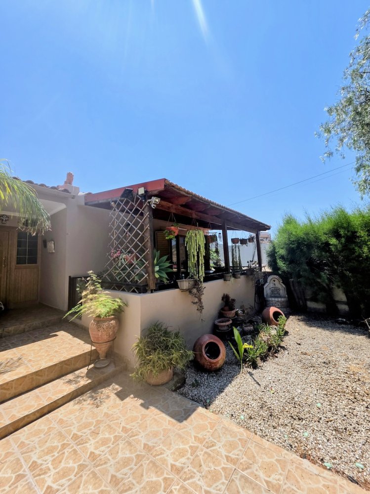 4 bedrooms Villa in Alassa, Limassol, Cyprus No. 61120