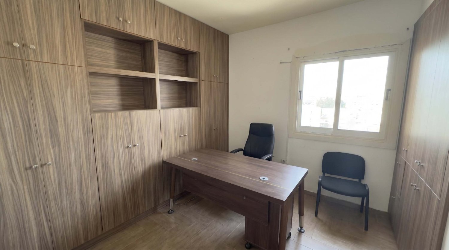 Квартира с 3 спальнями в Ларнака, Кипр № 39536