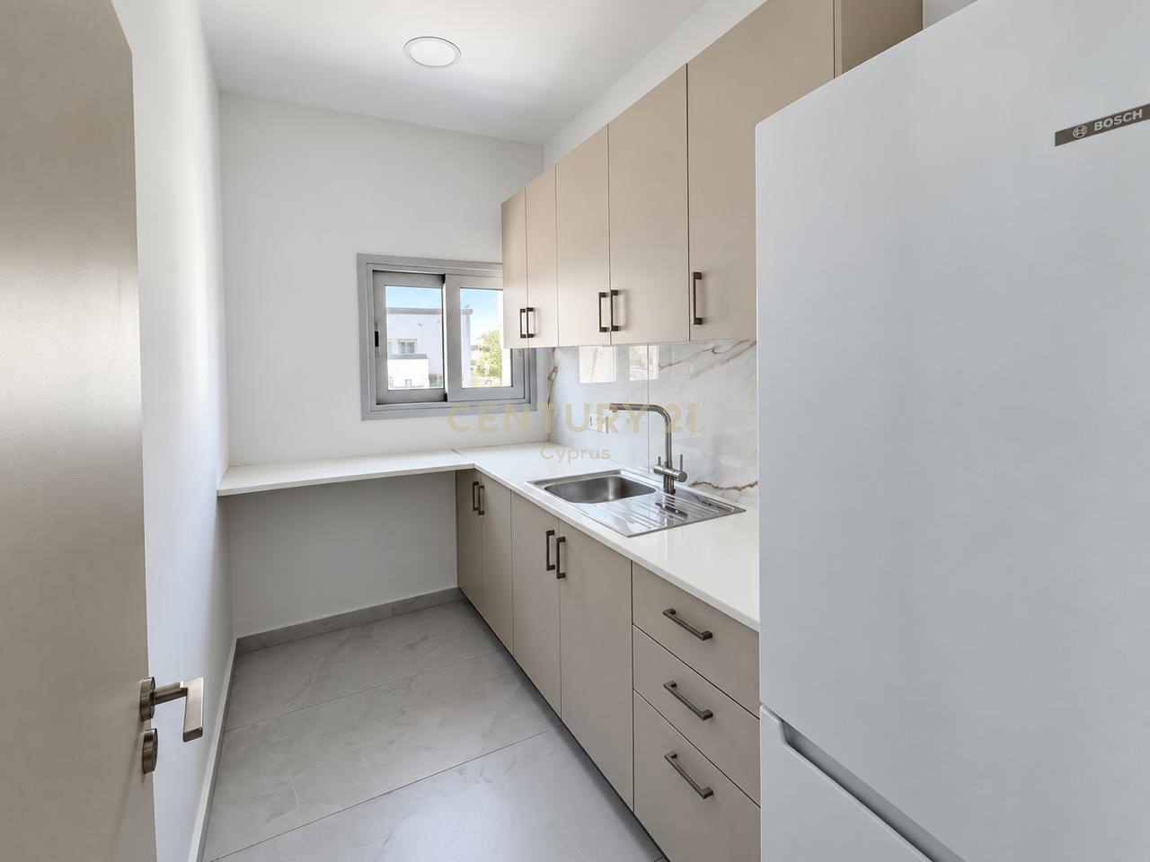 106m2 Oficina en Mesa Geitonia, Limassol, Chipre No. 58887