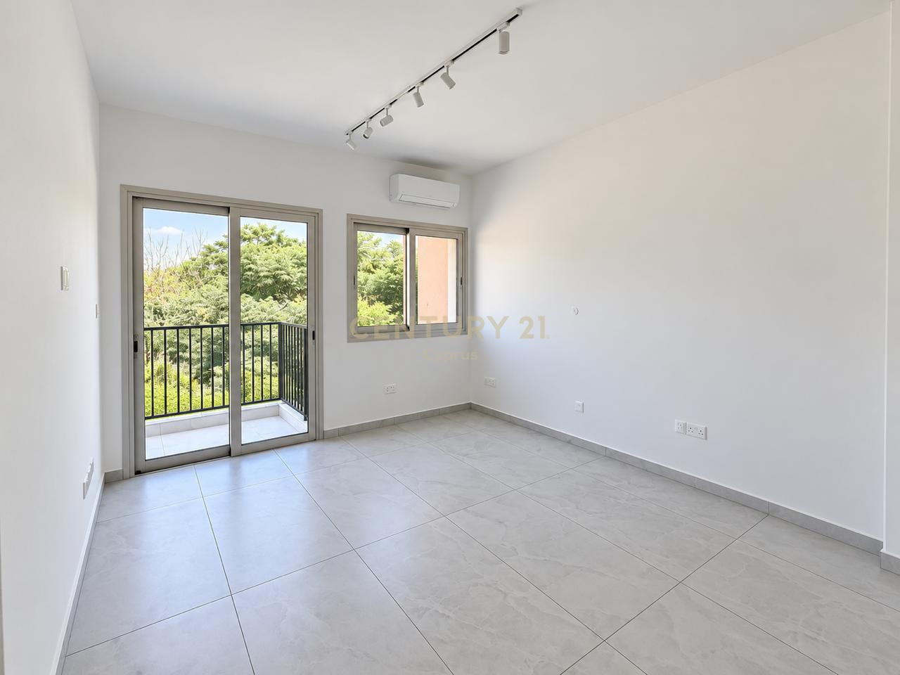 106m2 Oficina en Mesa Geitonia, Limassol, Chipre No. 58887