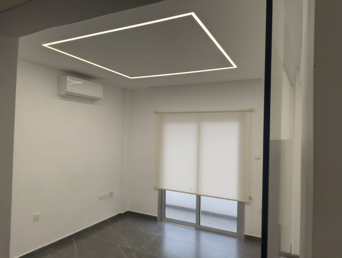 Офис с 5 комнатами в Ларнака, Кипр № 61372