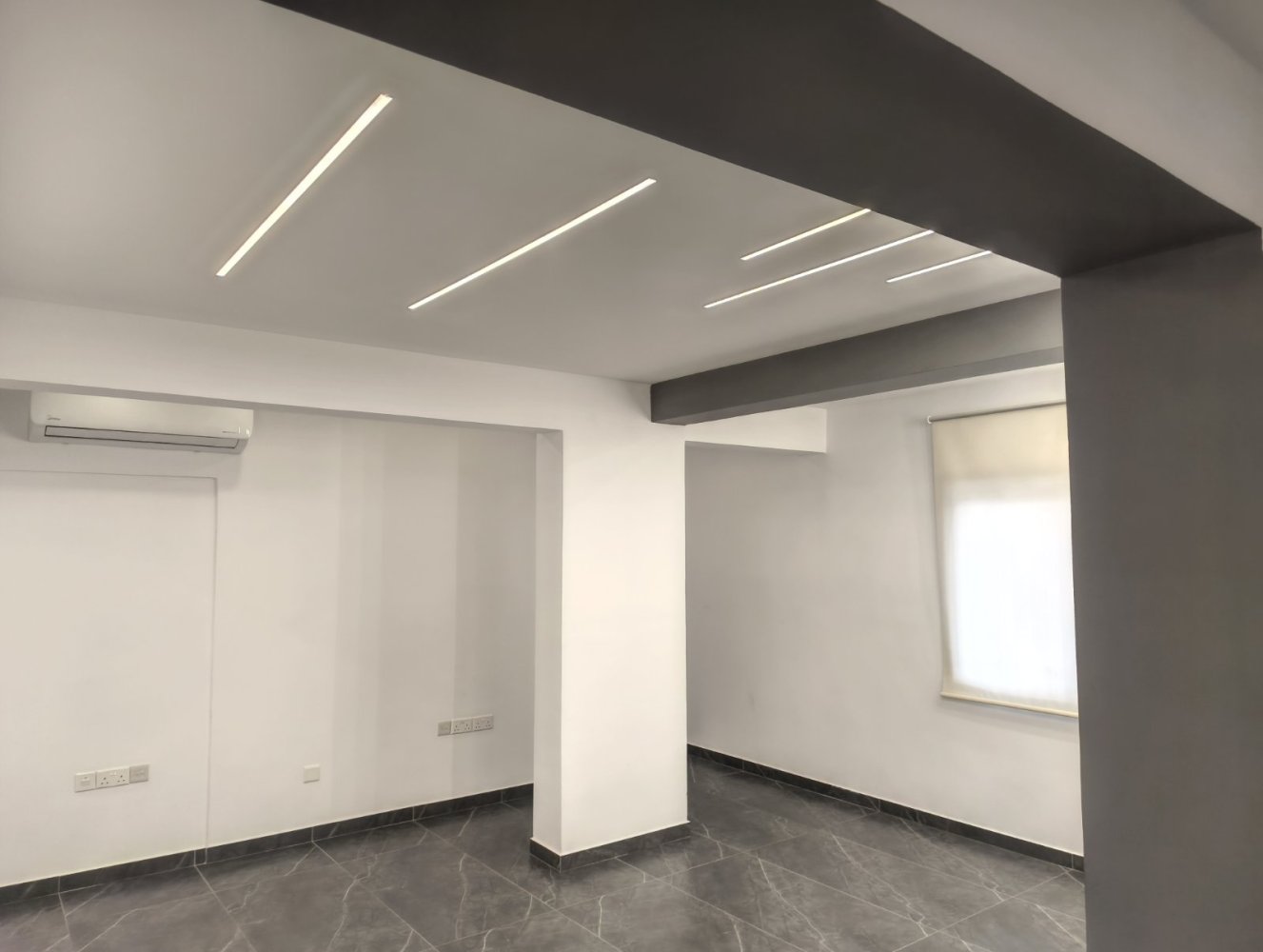 Офис с 5 комнатами в Ларнака, Кипр № 61372