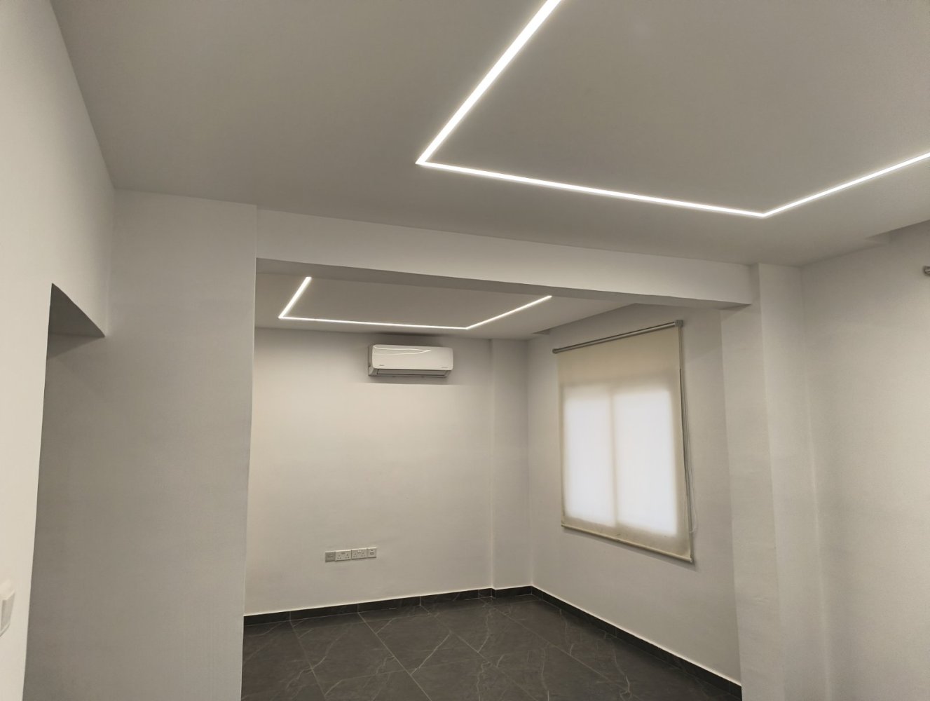 Офис с 5 комнатами в Ларнака, Кипр № 61372