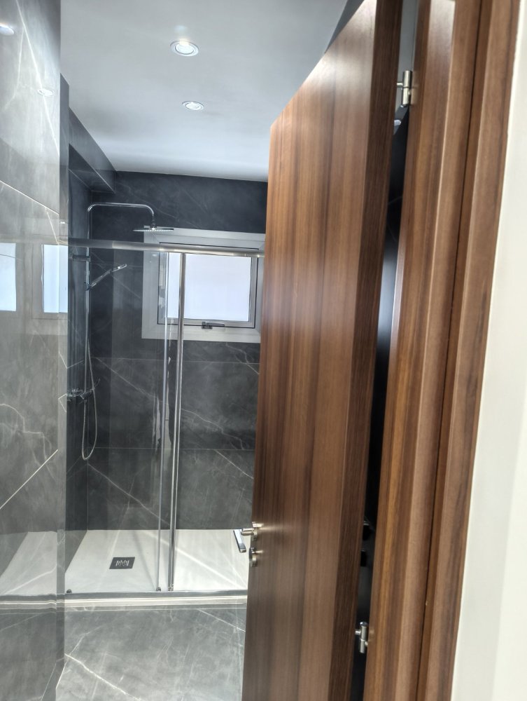 Офис с 5 комнатами в Ларнака, Кипр № 61372