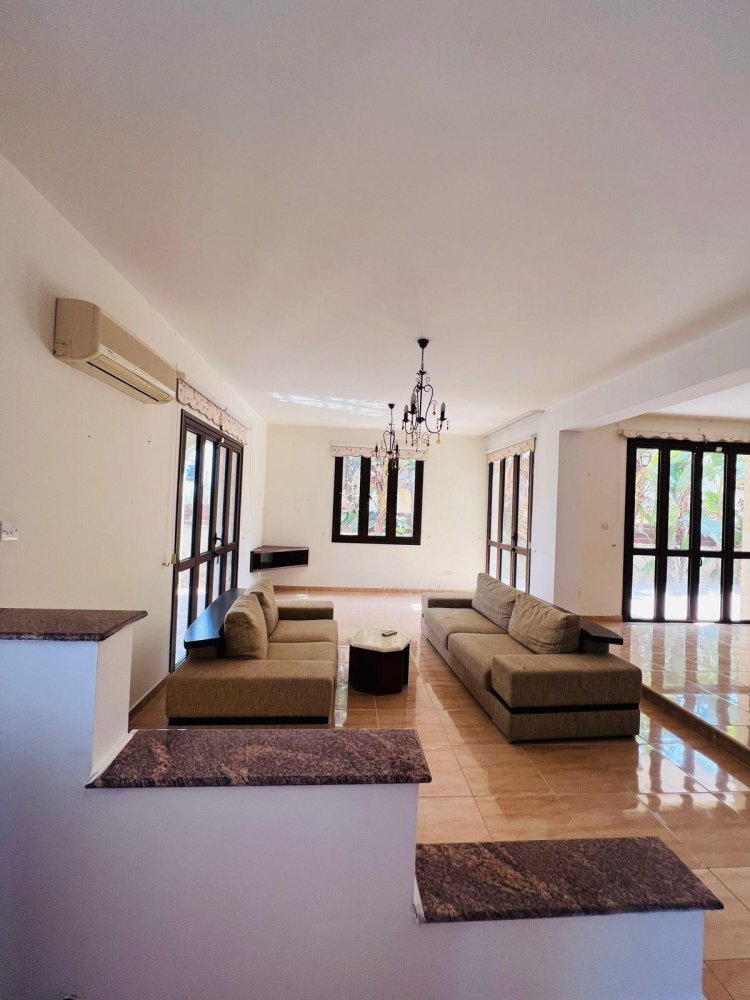 4 bedrooms Villa in Oroklini, Larnaka, Cyprus No. 62045