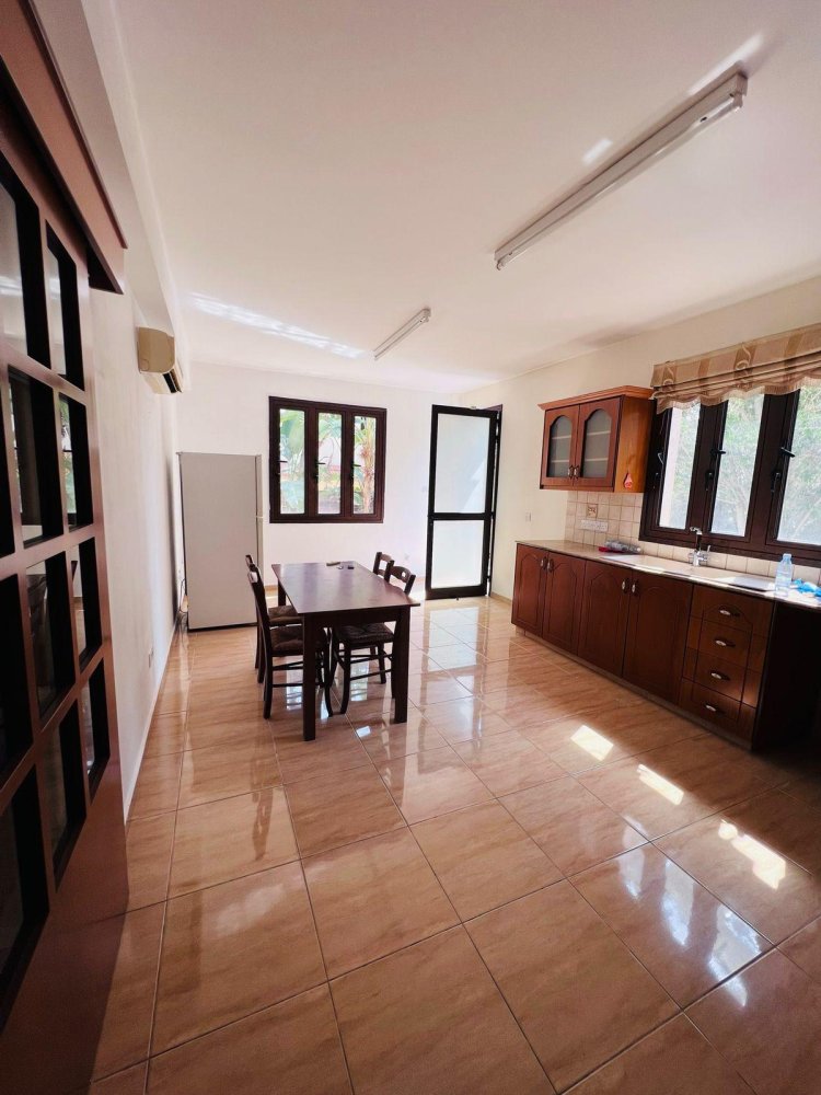 4 bedrooms Villa in Oroklini, Larnaka, Cyprus No. 62045