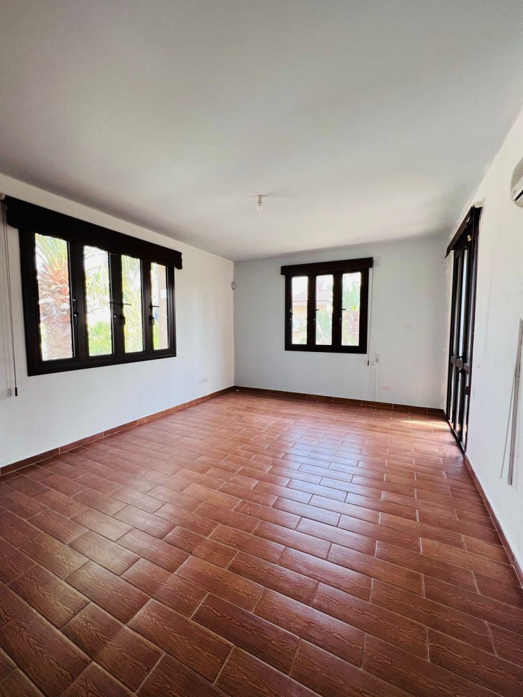 4 bedrooms Villa in Oroklini, Larnaka, Cyprus No. 62045