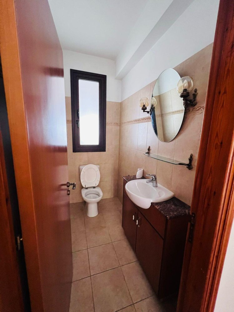 4 bedrooms Villa in Oroklini, Larnaka, Cyprus No. 62045