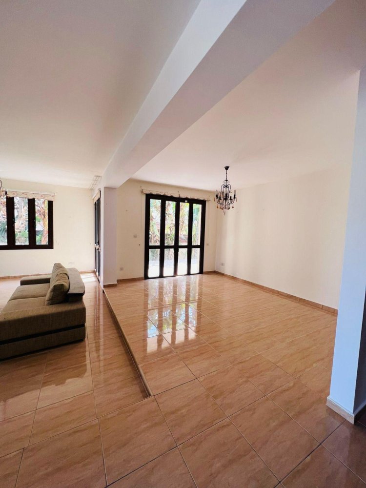 4 bedrooms Villa in Oroklini, Larnaka, Cyprus No. 62045