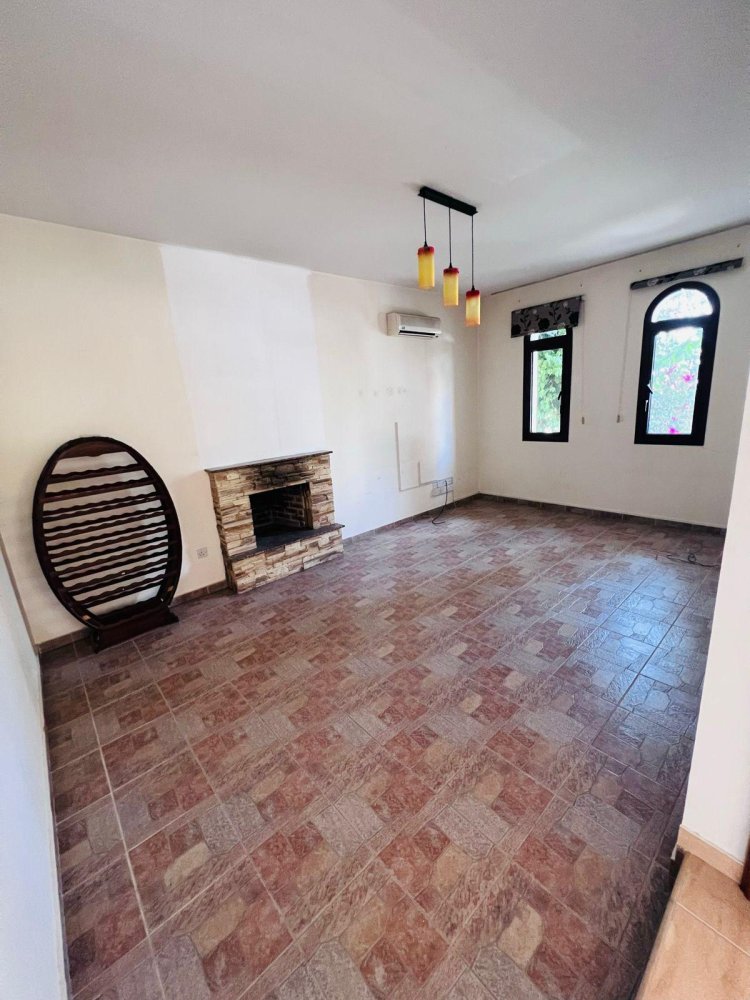4 bedrooms Villa in Oroklini, Larnaka, Cyprus No. 62045