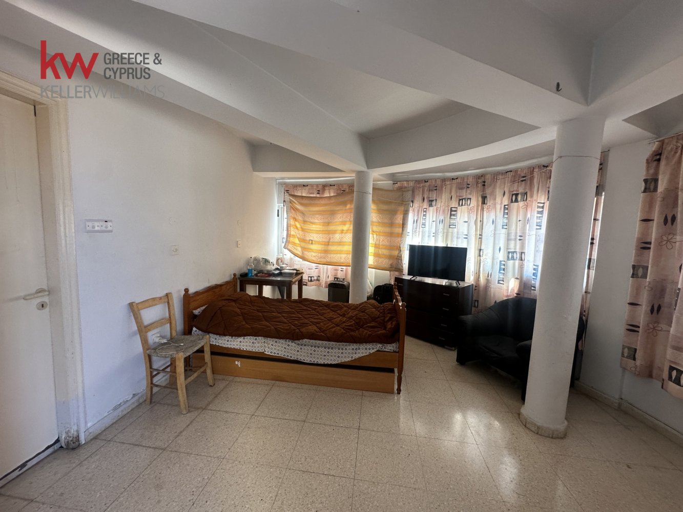 8 bedrooms Building in Pervolia, Larnaka, Cyprus No. 39789